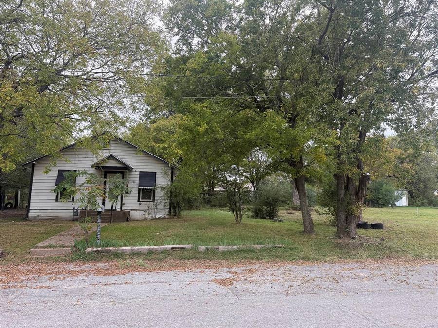 Property photo for 1220 S Branch Street, Sherman, TX