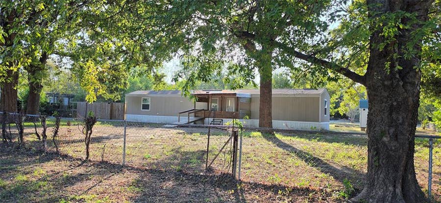 Property photo for 1001 HEMLOCK Drive, West Tawakoni, TX