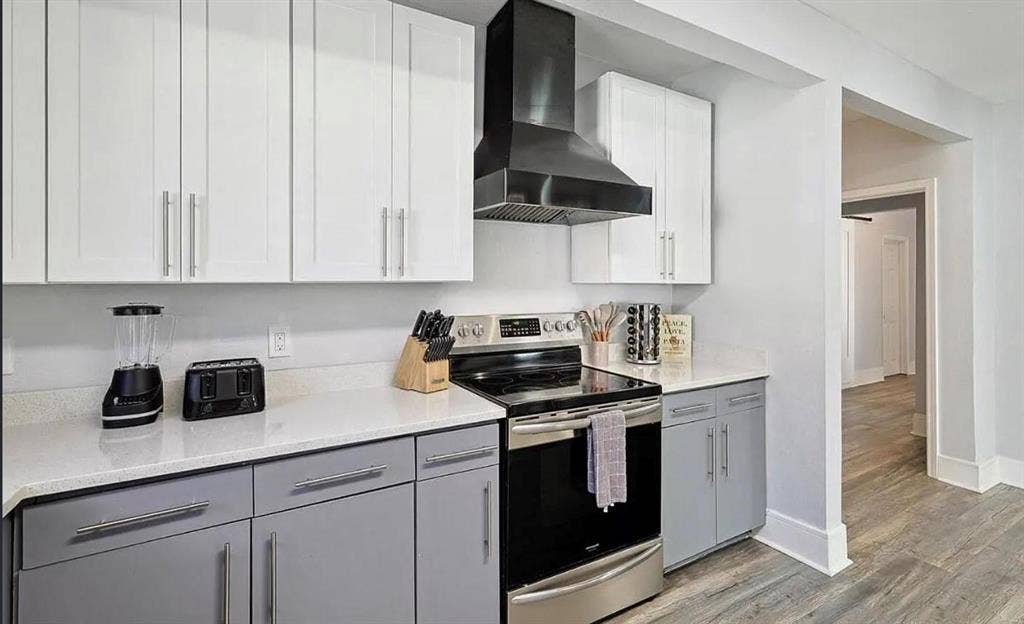 702 N Edgefield Avenue, Dallas, TX 75208