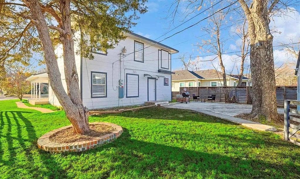 702 N Edgefield Avenue, Dallas, TX 75208