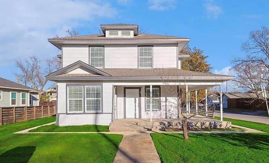 Property photo for 702 N Edgefield Avenue, Dallas, TX