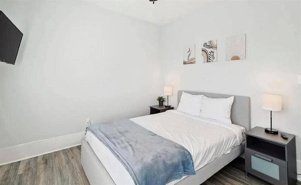 702 N Edgefield Avenue, Dallas, TX 75208