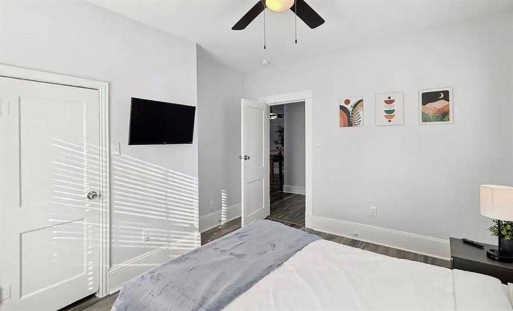 702 N Edgefield Avenue, Dallas, TX 75208