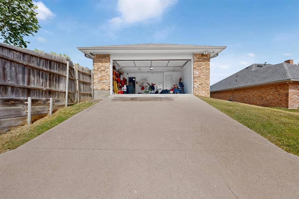 2413 Club Meadow Drive, Garland, TX 75041 2413 Club Meadow Drive, Garland, TX 75041