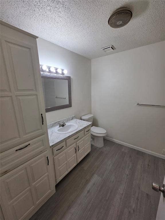 521 E Jay Court, DeSoto, TX 75115 521 E Jay Court, DeSoto, TX 75115