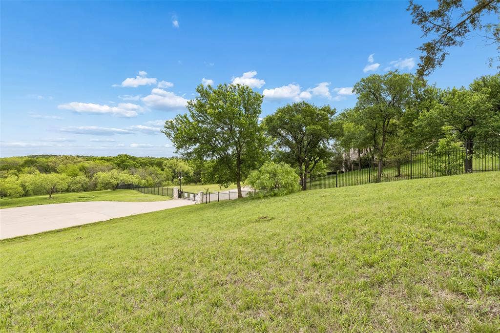 2466 Creekwood Drive, Cedar Hill, TX 75104
