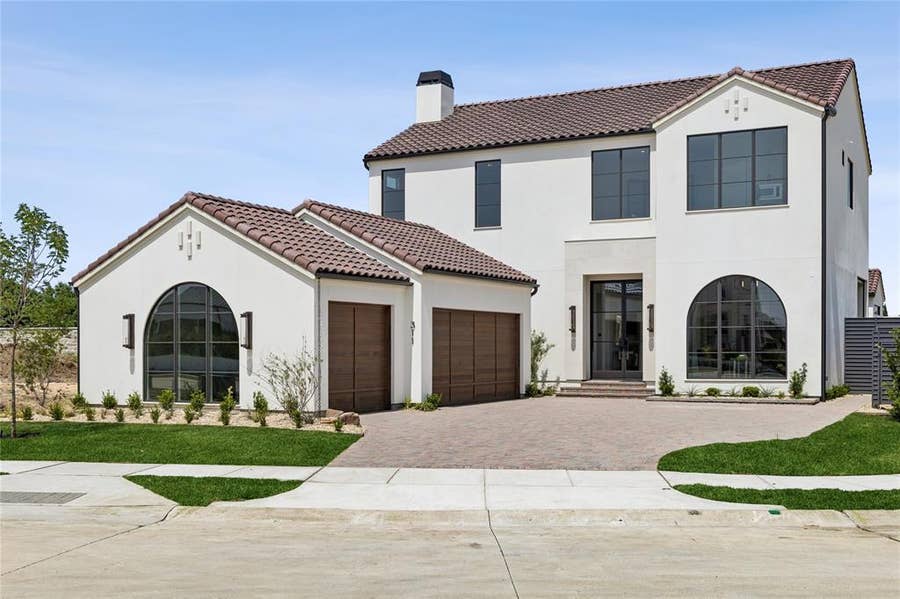 Property photo for 311 Avadene Drive, Irving, TX