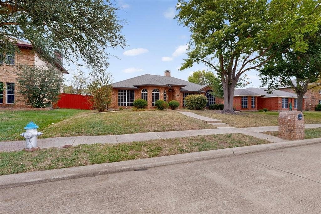 2605 Buck Drive, Mesquite, TX 75181