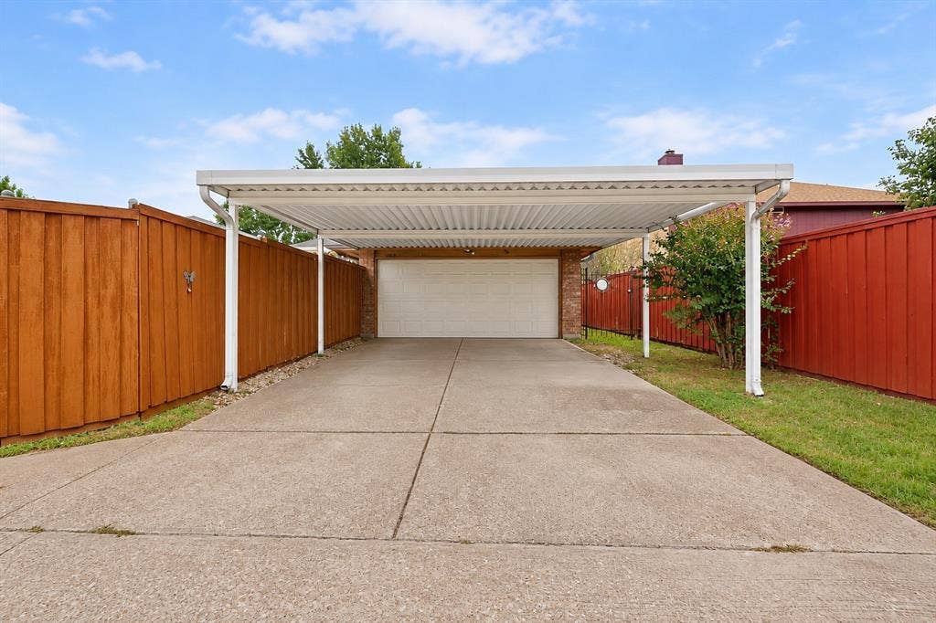 2605 Buck Drive, Mesquite, TX 75181
