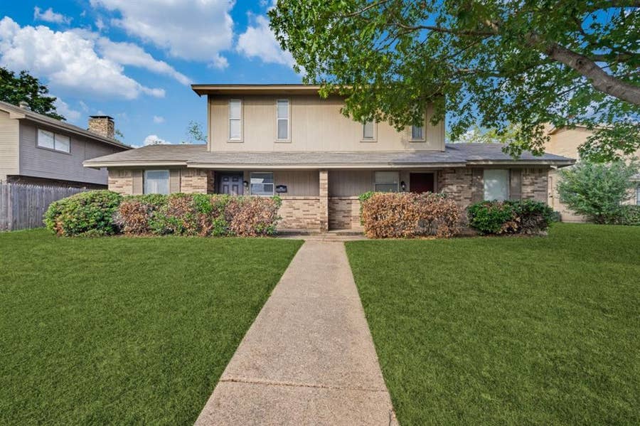 Property photo for 225 Brownwood Court, Irving, TX