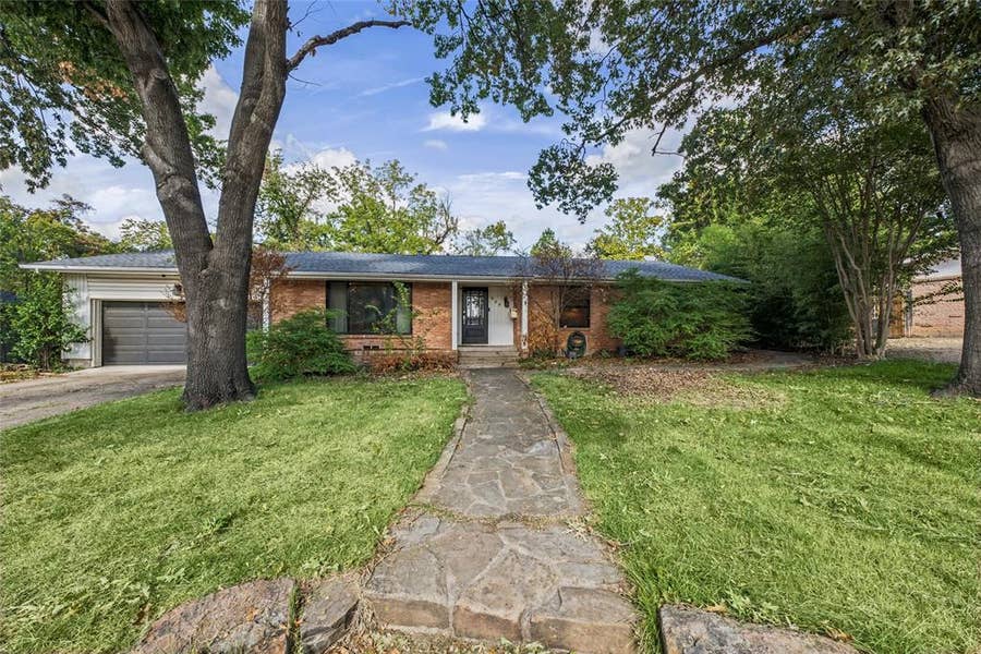 Property photo for 605 Ranier Circle, Garland, TX