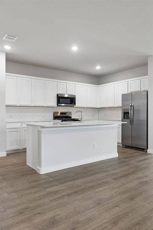202 Whitlow Drive, Princeton, TX 75071 Kitchen in the Oscar home plan – REPRESENTATIVE PHOTO