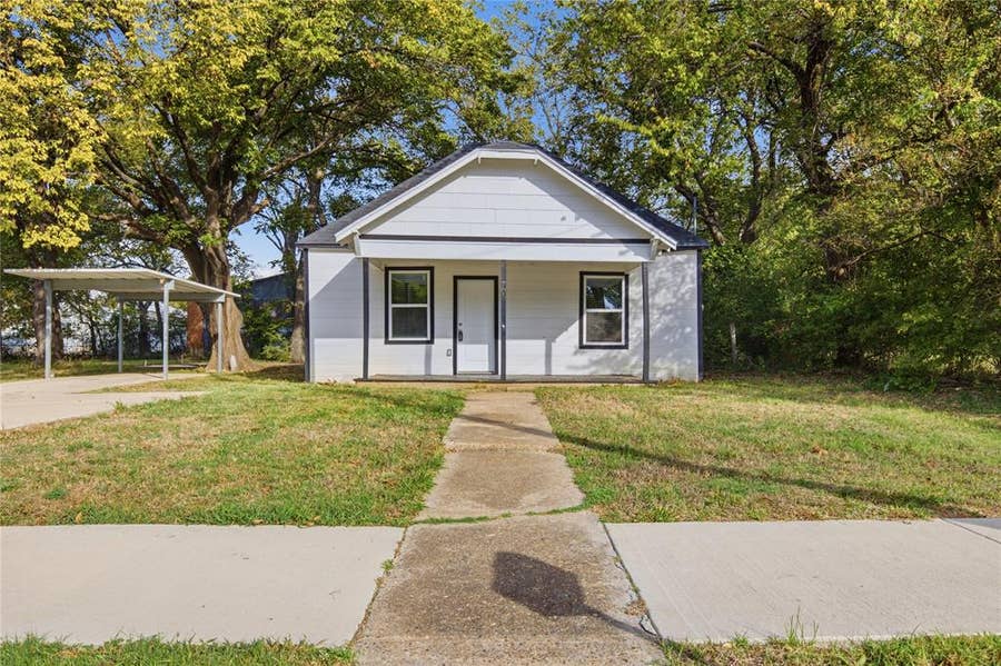 Property photo for 705 E Jones Street, Sherman, TX