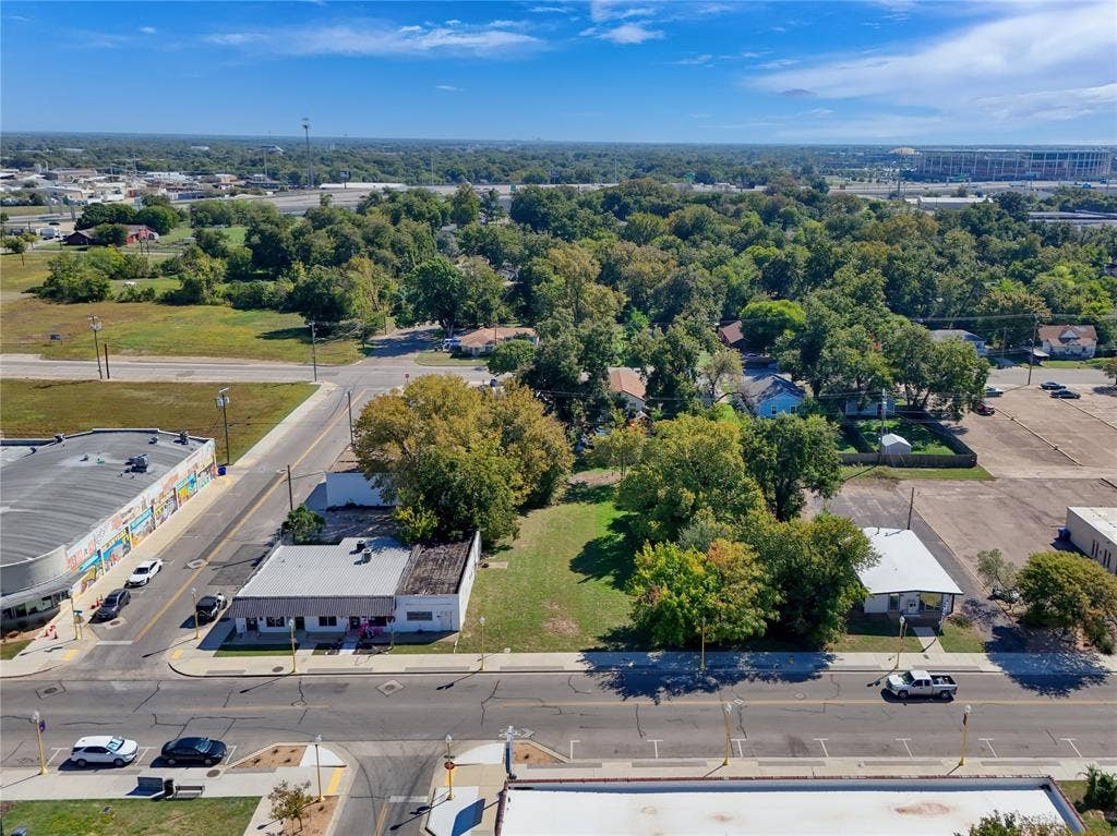 815 Elm Avenue, Waco, TX 76704