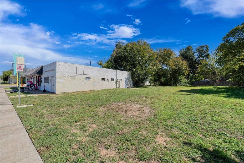 815 Elm Avenue, Waco, TX 76704