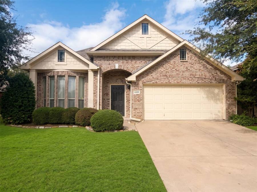 Property photo for 4409 Fox Meadows Lane, Mansfield, TX