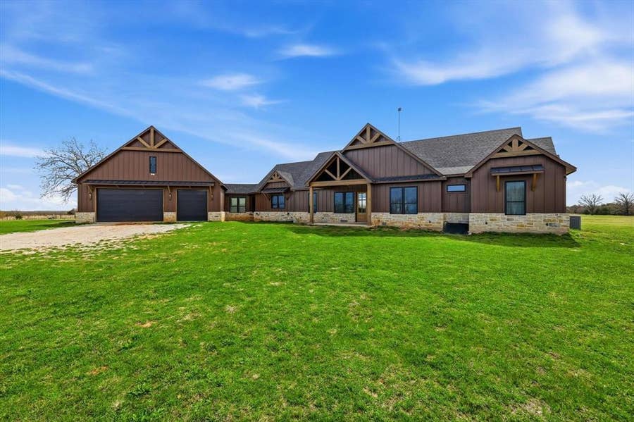 Property photo for 3988 Lake Valley Road, Sunset, TX