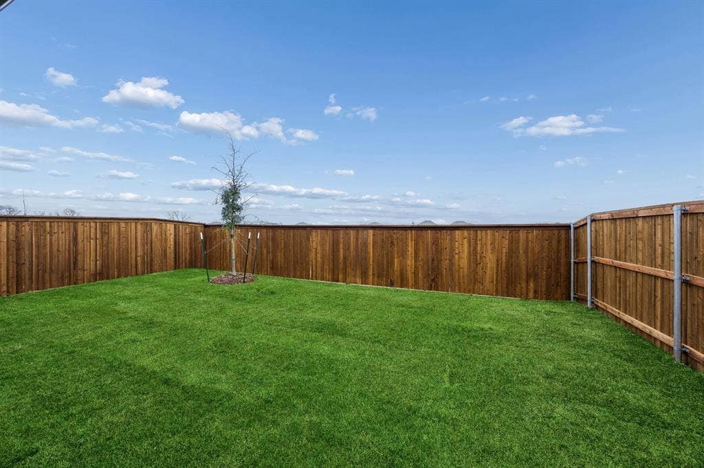 Yard in the Cedar home plan – REPRESENTATIVE PHOTO
