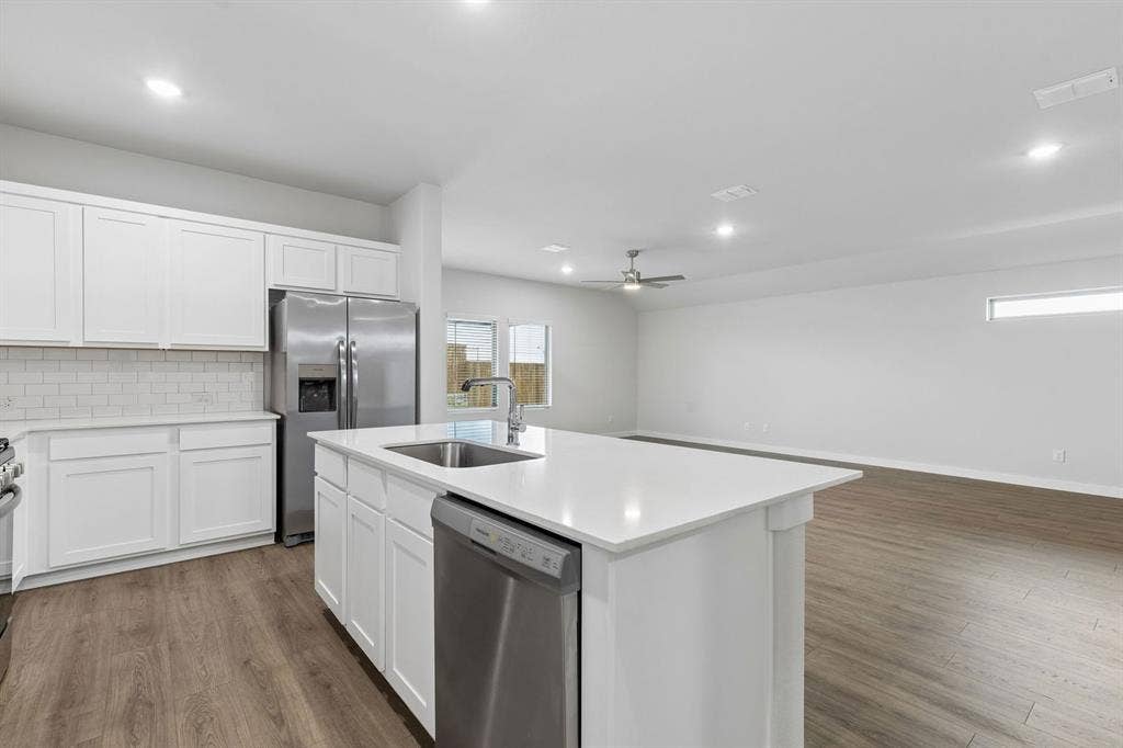 706 River Ridge Drive, Princeton, TX 75071 Kitchen in the Oscar home plan – REPRESENTATIVE PHOTO