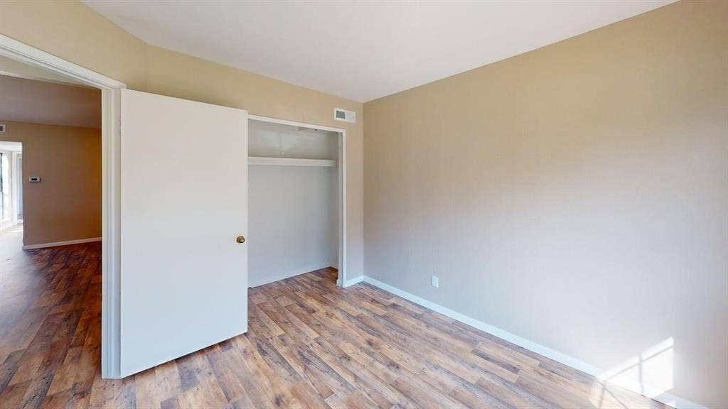 510 Matterhorn Street, Cedar Hill, TX 75104 Neutral-toned interior space featuring wood-finish flooring and a built-in closet with an integrated shelving rod