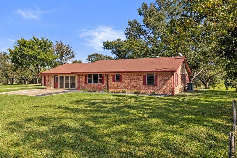 Property photo for 6404 N TX HWY 37, Talco, TX