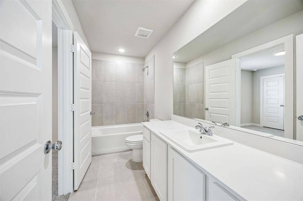 Bathroom in the Willow home plan – REPRESENTATIVE PHOTO