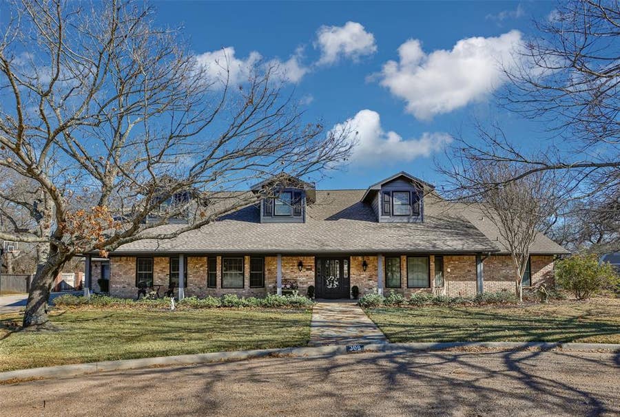 Property photo for 308 Wheeler Creek Court, Gainesville, TX