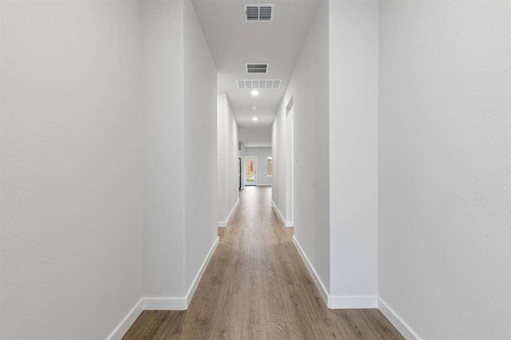 703 Edgehurst Drive, McKinney, TX 75071 Entryway in the Oscar home plan – REPRESENTATIVE PHOTO