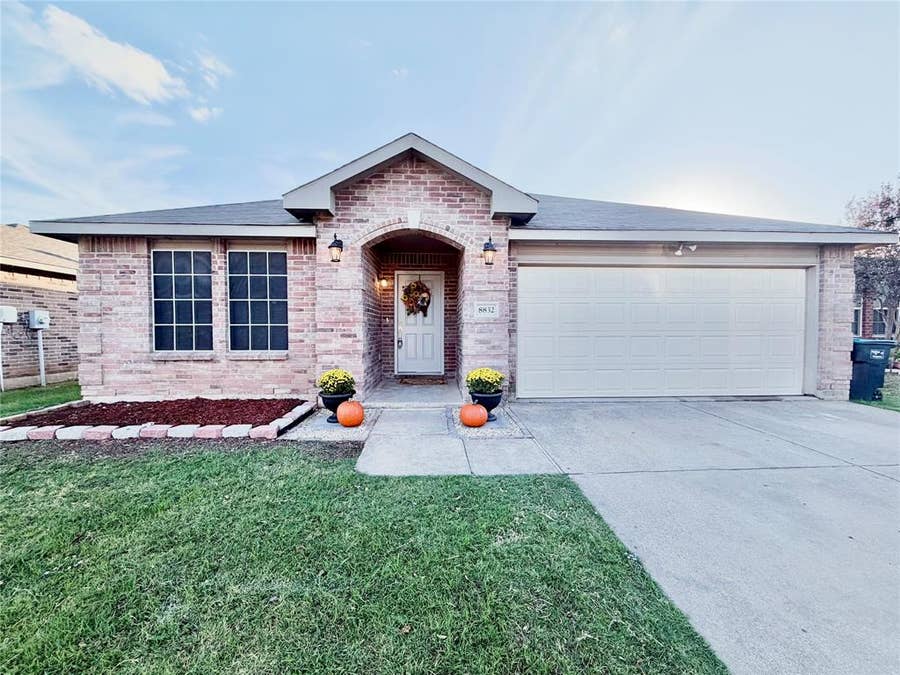 Property photo for 8832 Elk Creek Lane, Fort Worth, TX