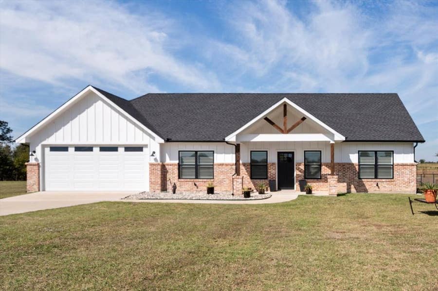 Property photo for 1574 Carter Drive, Corsicana, TX