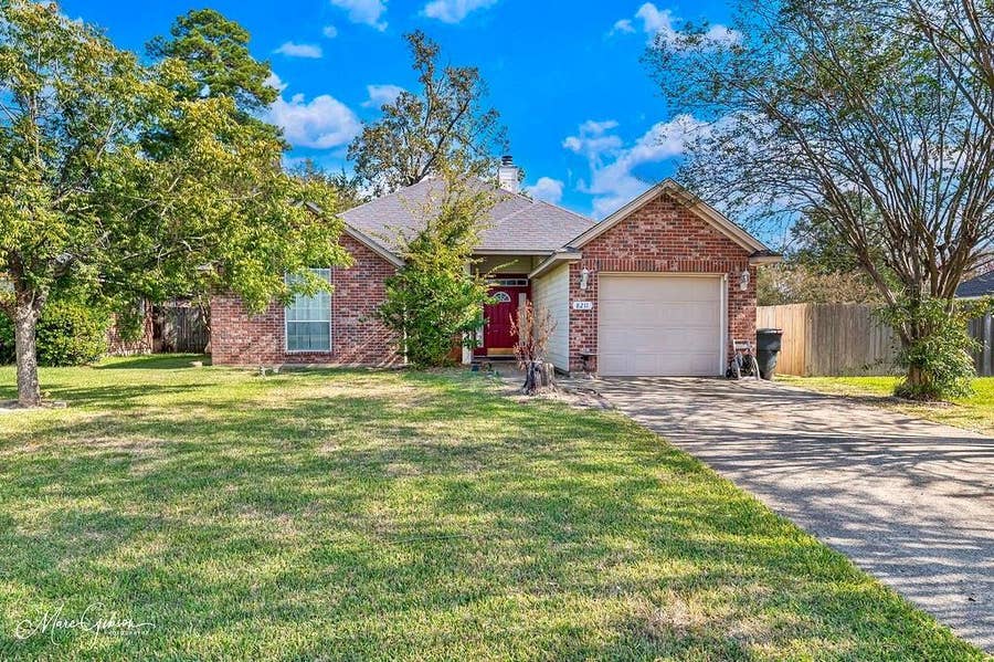 Property photo for 8211 Greenleaf Ln, Shreveport, LA