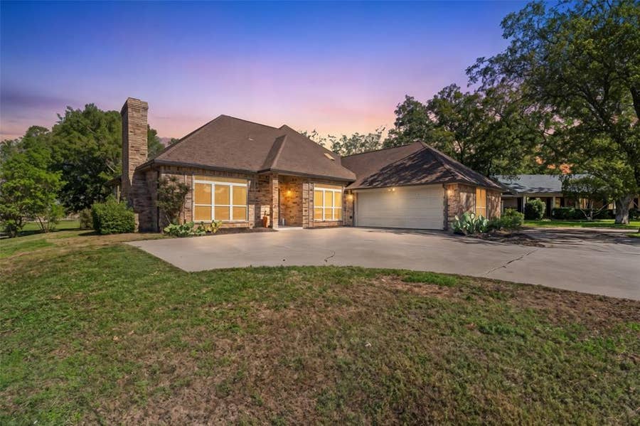 Property photo for 6102 N Waverly Court, Granbury, TX