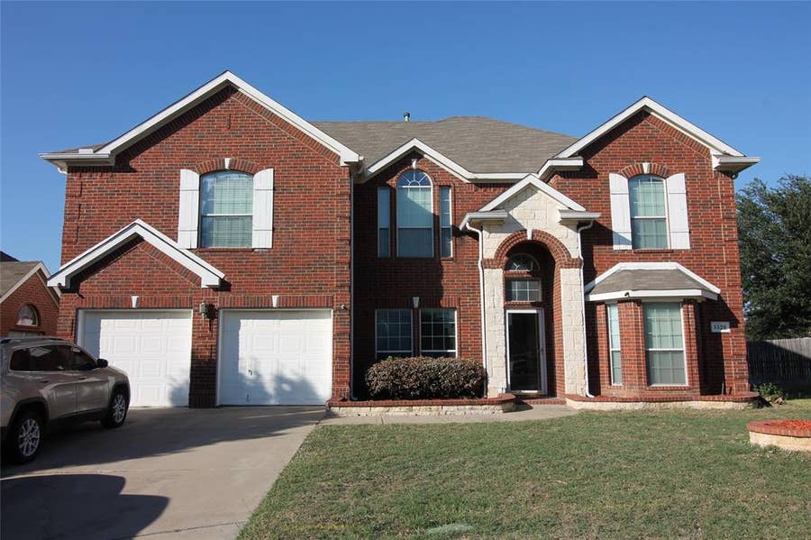 Property photo for 5320 Rolling Meadows Drive, Fort Worth, TX