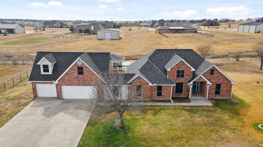 Property photo for 6009 Hawkeye Road, Krum, TX