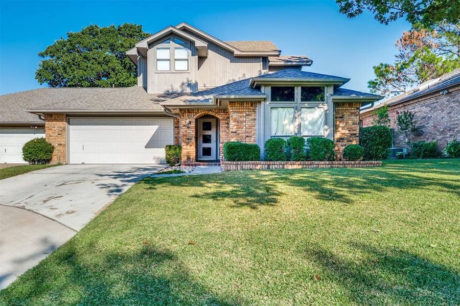 Property photo for 2021 N Saint Andrews Court, Arlington, TX