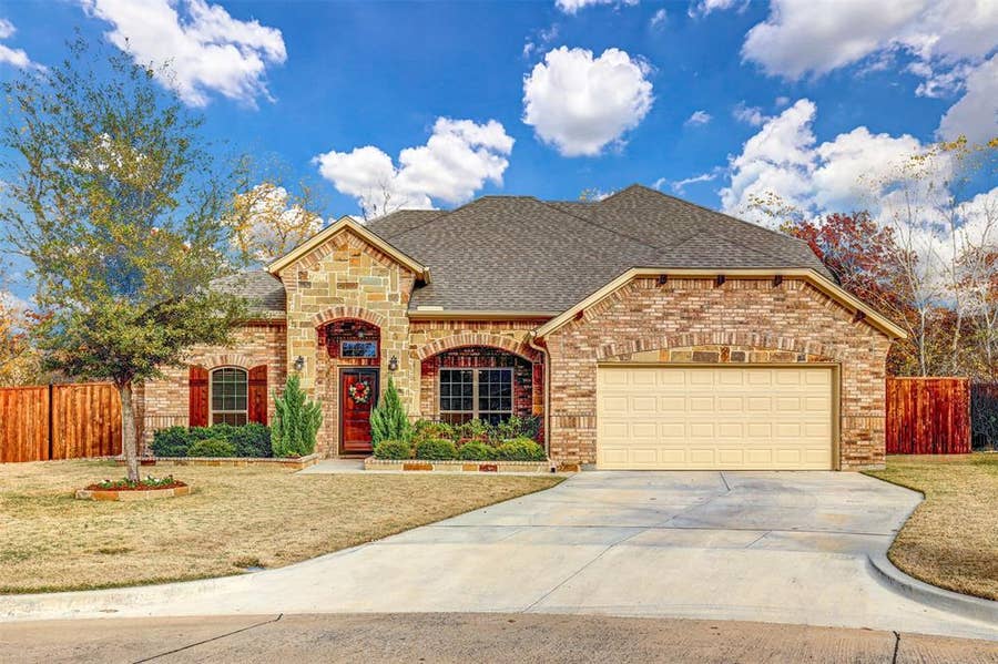 Property photo for 113 Bosque Court, Azle, TX