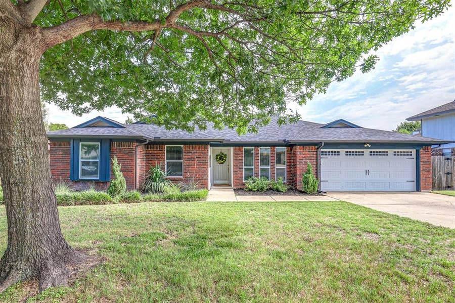 Property photo for 372 La Quinta Circle S, Keller, TX