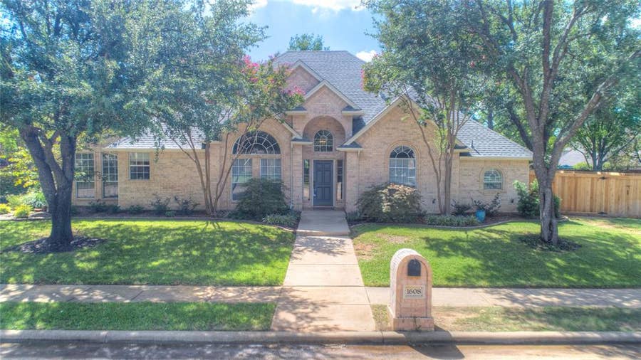 Property photo for 1608 Emerald Green Lane, Keller, TX
