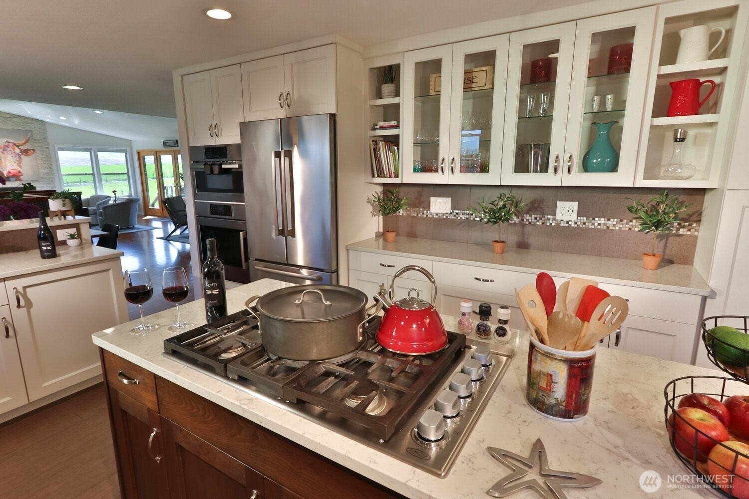 The Tipsy Rooster features a Fisher & Paykel gas cooktop, two gas fireplaces and a gas furnace.