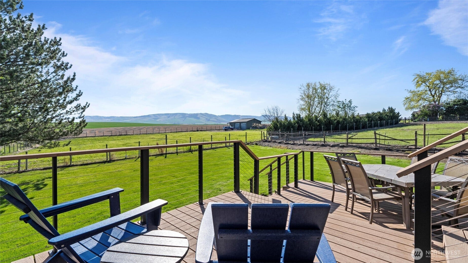 Grab your front row seat to the ever-changing landscapes that make up this view. (Note that the lot to the east isn't suitable for building a residence due to lack of easement.)