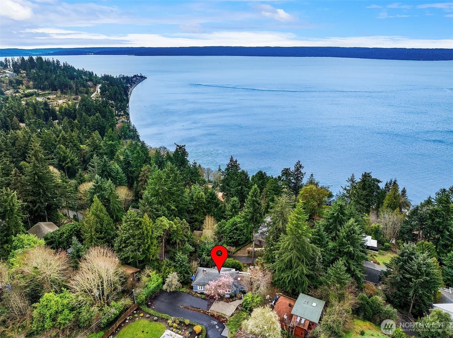 Property photo for 15828 25th Avenue SW, Burien, WA