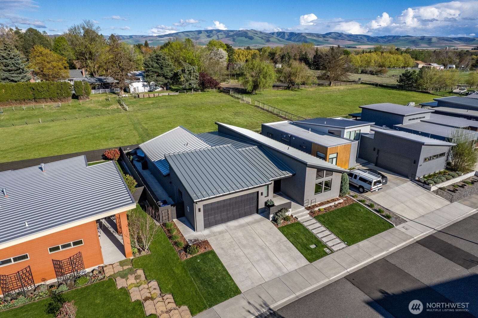 Easy to maintain yard with privacy and views of Blue Mountains