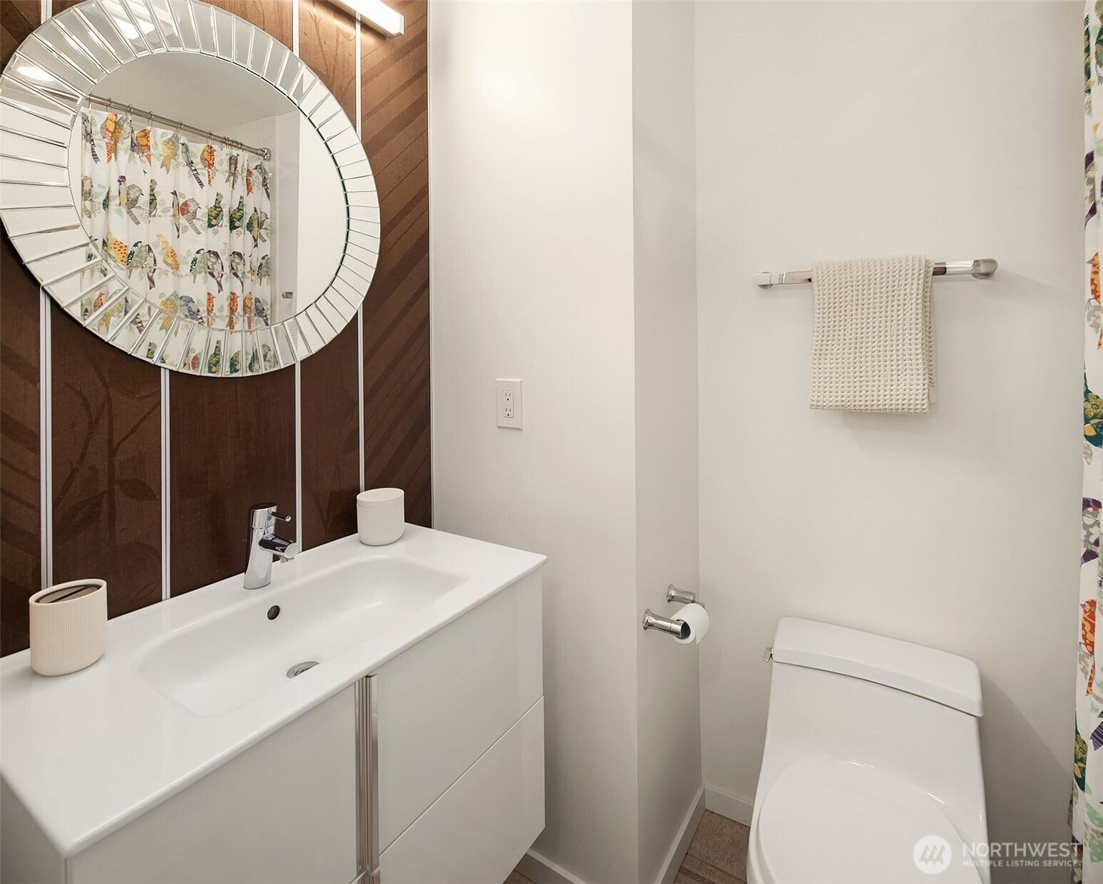 15628 8th Avenue SW, #B, Burien, WA 98166 Top floor full bath.