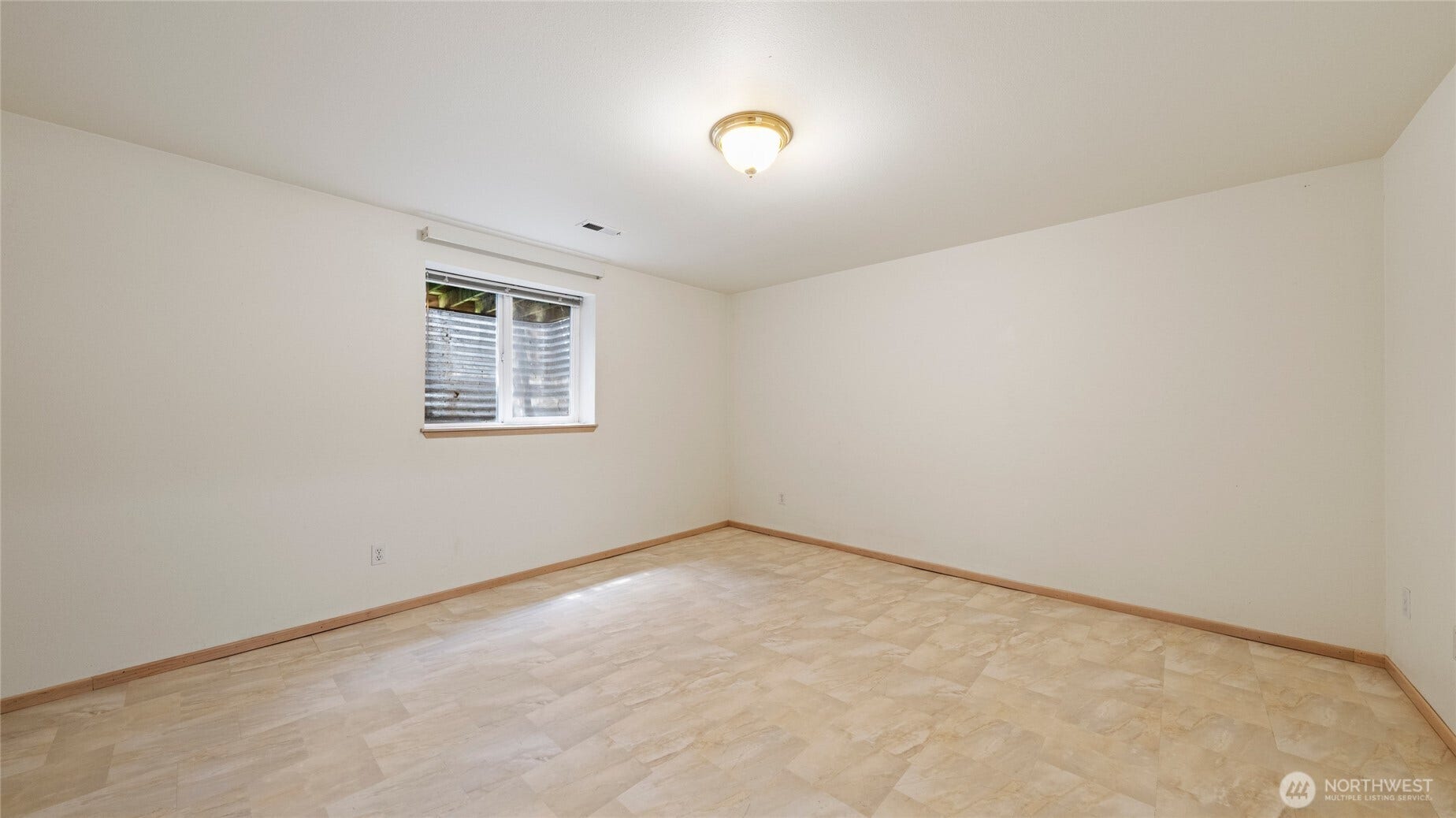 998 - Basement bedroom 1