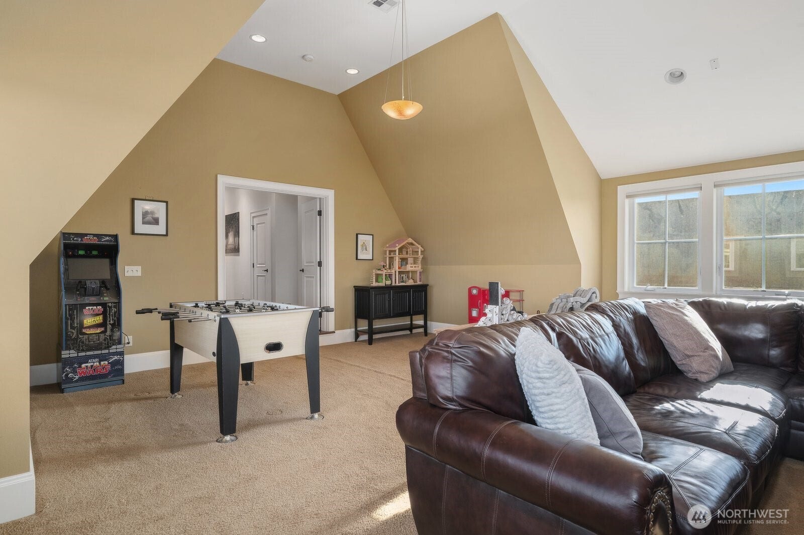 1047 SE Crestlane Drive, College Place, WA 99324 2nd floor media & entertaining space