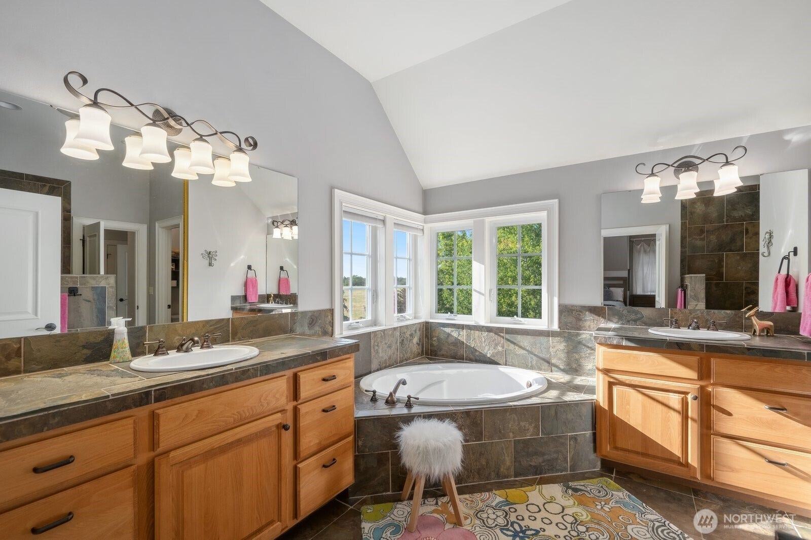 1047 SE Crestlane Drive, College Place, WA 99324 2nd floor - junior ensuite
