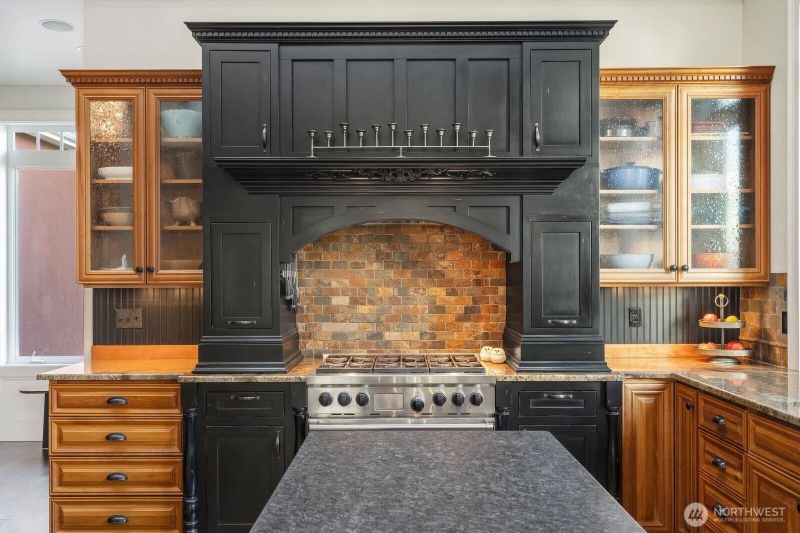 1047 SE Crestlane Drive, College Place, WA 99324 Ornate cabinetry with modern features