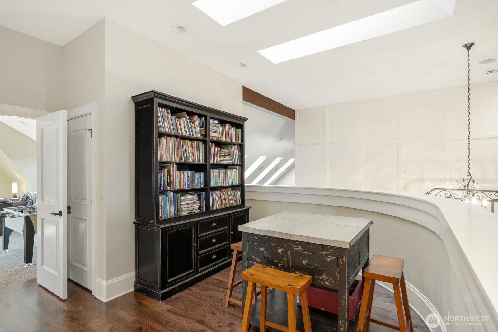 1047 SE Crestlane Drive, College Place, WA 99324 2nd floor task area on mezzanine