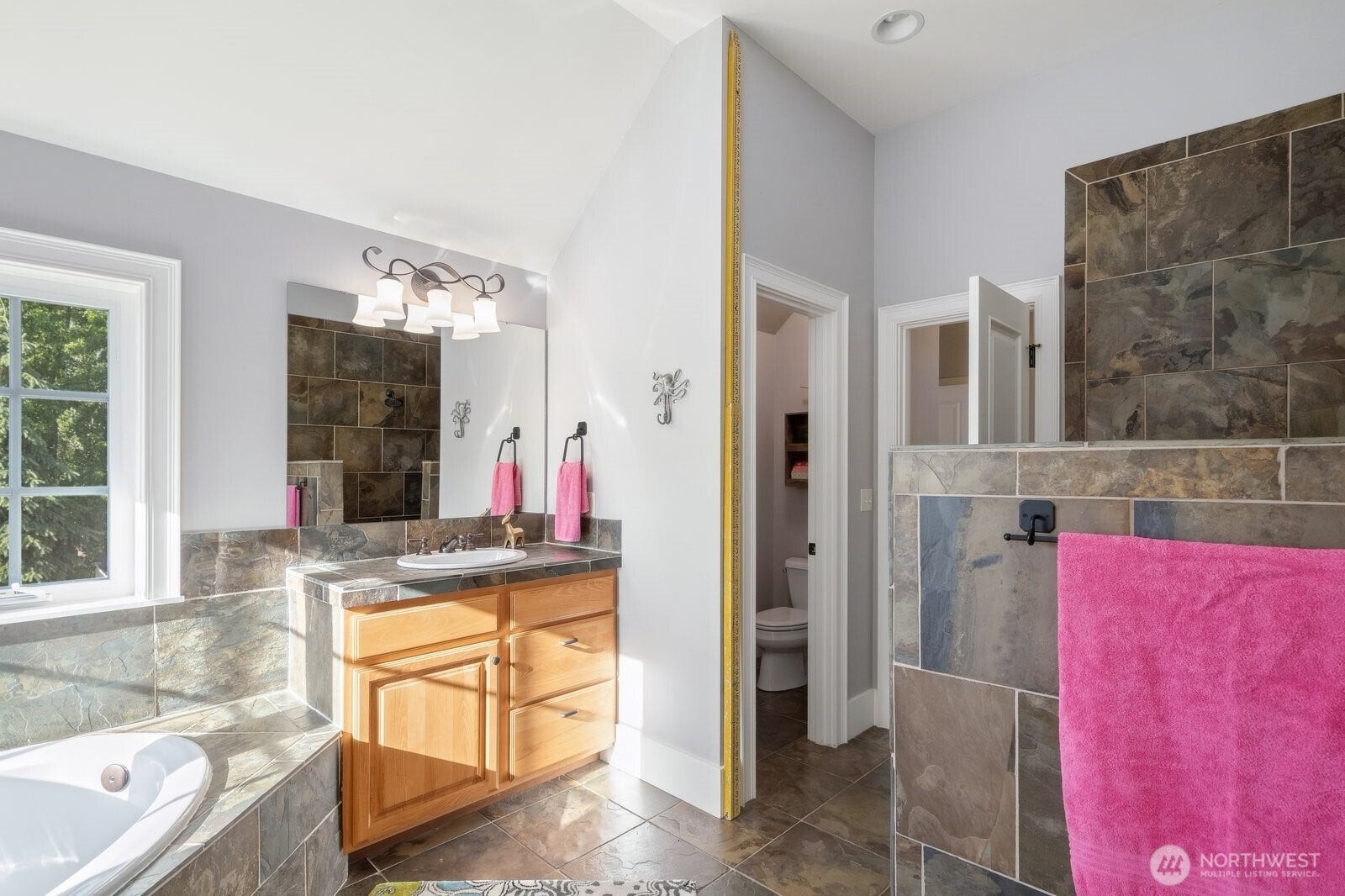 1047 SE Crestlane Drive, College Place, WA 99324 2nd floor - junior ensuite