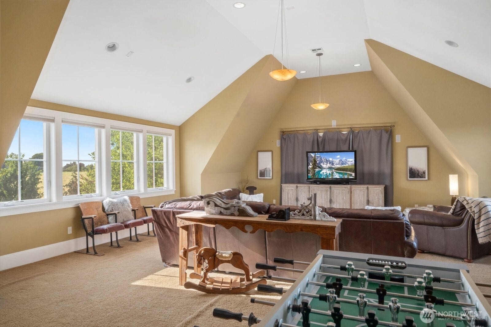 1047 SE Crestlane Drive, College Place, WA 99324 2nd floor media & entertaining space